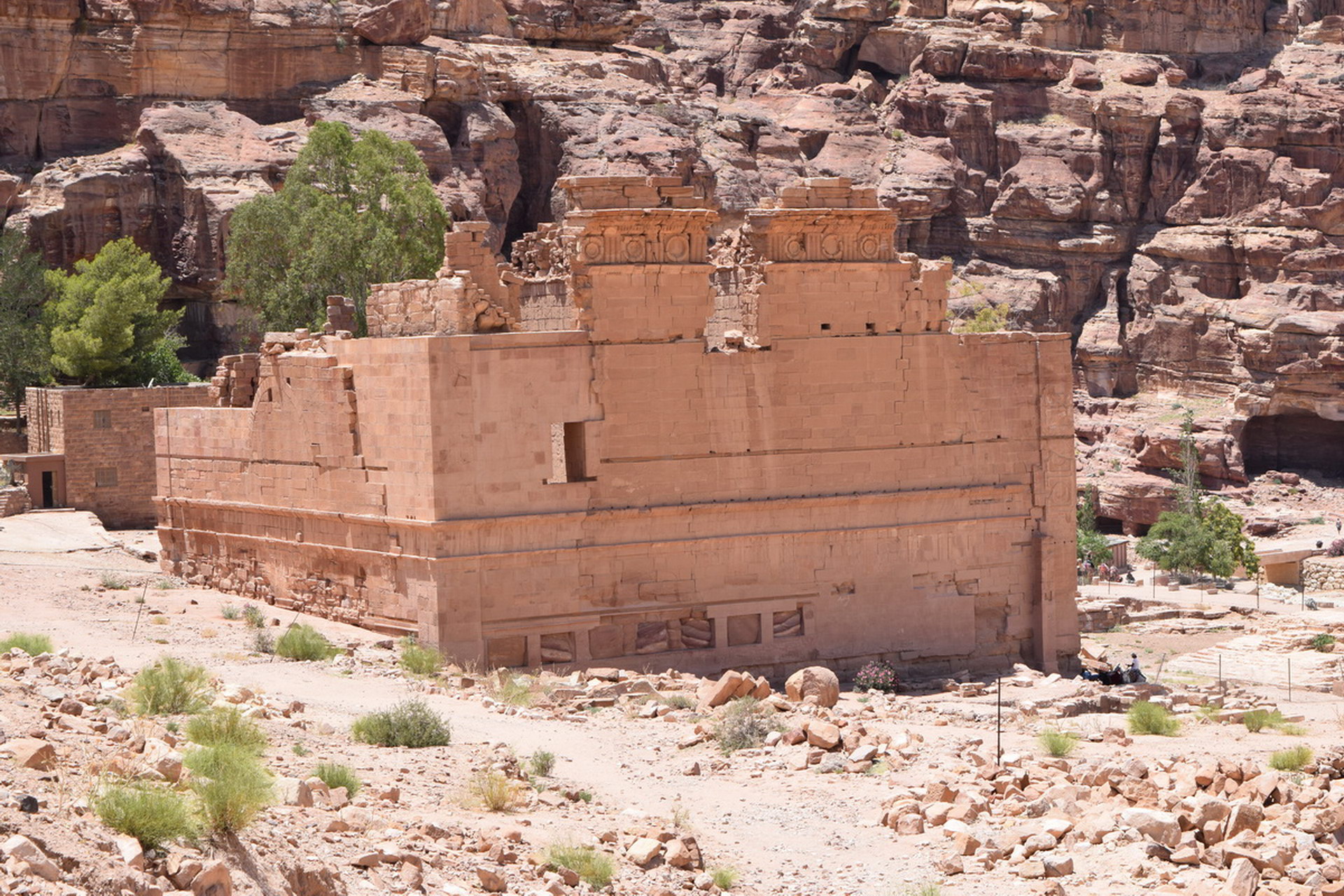 Mid-Size Guided Group Tour in Jordan: Petra, Wadi Rum & the Dead Sea