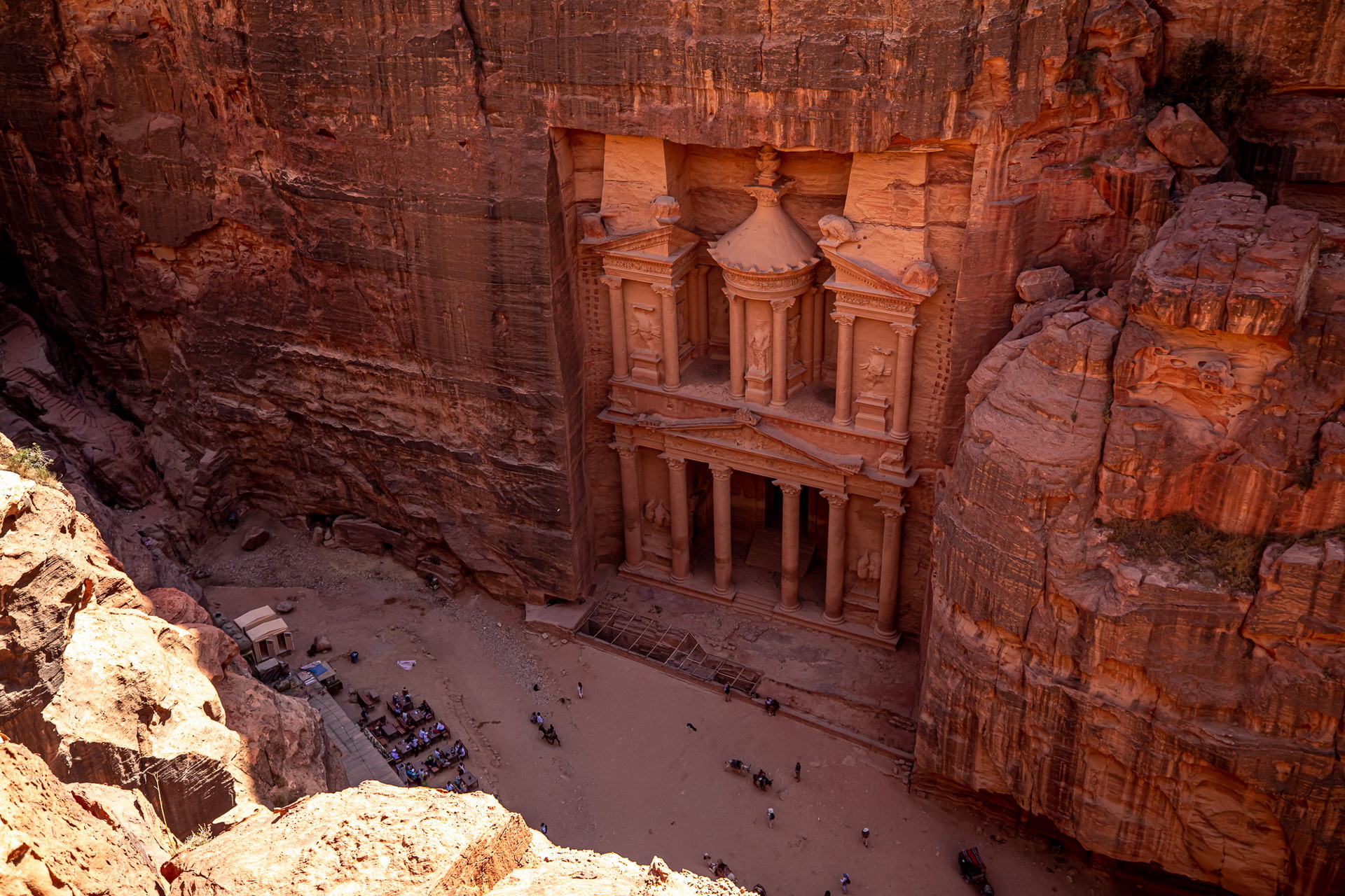 Your Essential Guide to Traveling from Petra to Wadi Rum